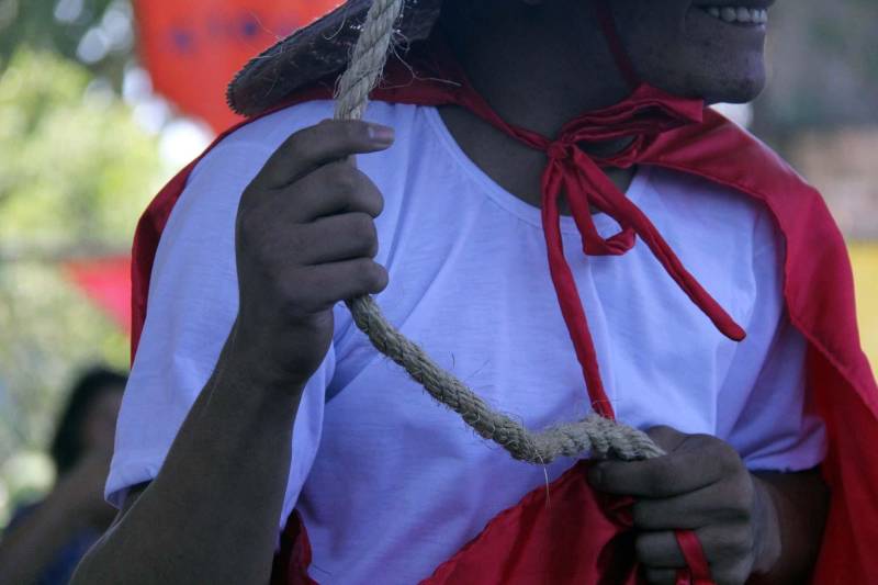 A Fundação de Atendimento Socioeducativo do Pará (Fasepa) realizou na sexta-feira (29), o IV Arraial da Socioeducação (foto), que marcou o encerramento das atividades do primeiro semestre do ano, com uma mostra das iniciativas realizadas na área da cultura, esporte e lazer, nas unidades da Região Metropolitana de Belém. A programação, realizada no espaço Apoena, em Ananindeua, contou com a participação de 70 socioeducandos de 11 unidades da Fundação, envolvendo adolescentes em cumprimento de medida de internação provisória, internação e semiliberdade, além de contar com a presença de servidores e familiares dos internos, na ação que integra o projeto Ressignificando Caminhos na Socioeducação, totalizando cerca de 400 participantes.
FOTO: ALBERTO PASSOS / ASCOM FASEPA
DATA: 29.06.2018
BELÉM - PARÁ <div class='credito_fotos'>Foto: ALBERTO PASSOS/ ASCOM FASEPA | <a href='/midias/2018/originais/95e9429f-a13d-4d97-ab54-83e315c4f7da.jpg' download><i class='fa-solid fa-download'></i> Download</a></div>