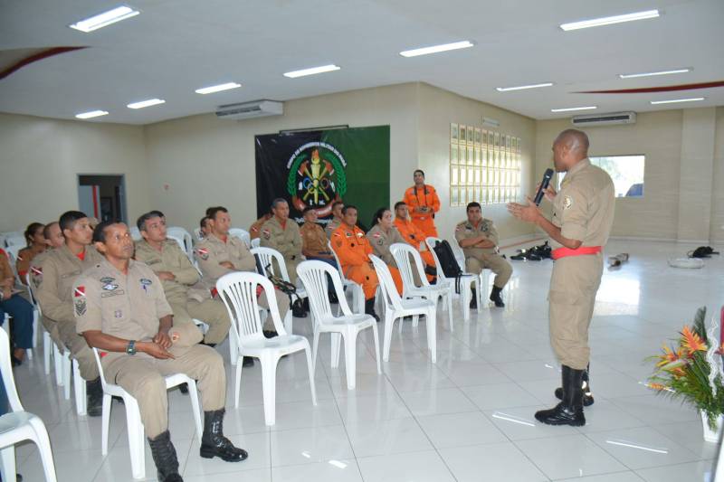 As comemorações pelo Dia Nacional do Bombeiro, 2 de julho, já iniciaram na capital paraense. O Corpo de Bombeiros Militar do Pará (CBMPA) realiza uma extensa programação de atividades (foto), que incluem as olimpíadas profissionais, curso de combate a incêndio para a comunidade, seminário de atividades aquáticas, doação de sangue e o tradicional ato solene de comemoração, que ocorrerá no dia 29 de junho, no Comando Geral da corporação. A data, que comemora 162 anos de existência da instituição centenária, traz a memória dos militares e a importância de cultivar as tradições históricas da corporação e preservar o interesse do bombeiro militar de servir à população.

FOTO: ASCOM / CBMPA
DATA: 13.06.2018
BELÉM - PARÁ <div class='credito_fotos'>Foto: Ascom CBMPA   |   <a href='/midias/2018/originais/962eb028-8cd2-4ea5-9407-e4c6360c2879.jpg' download><i class='fa-solid fa-download'></i> Download</a></div>