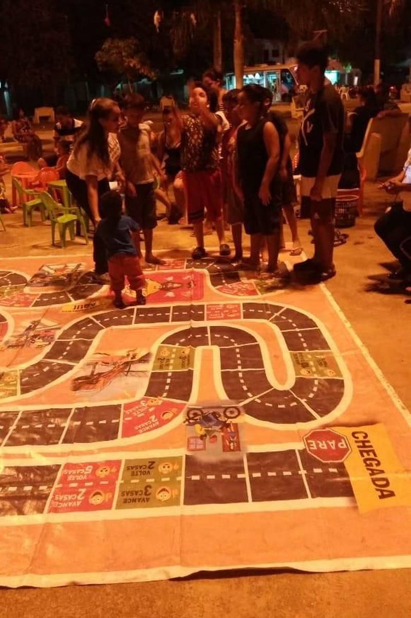 Escolas estaduais, municipais e particulares, feiras livres, associação e academia voltadas especificamente para o público da terceira idade, são alguns dos pontos visitados pela equipe de educação do Departamento de Trânsito do Estado do Pará (Detran) que se encontra no município de Baião, na região do Baixo Tocantins.
FOTO: ASCOM DETRAN
DATA: 20.11.2018
BAIÃO - PARÁ <div class='credito_fotos'>Foto: ASCOM DETRAN | <a href='/midias/2018/originais/966bfd8c-ddd2-4871-b02c-e4c37458ea50.jpg' download><i class='fa-solid fa-download'></i> Download</a></div>