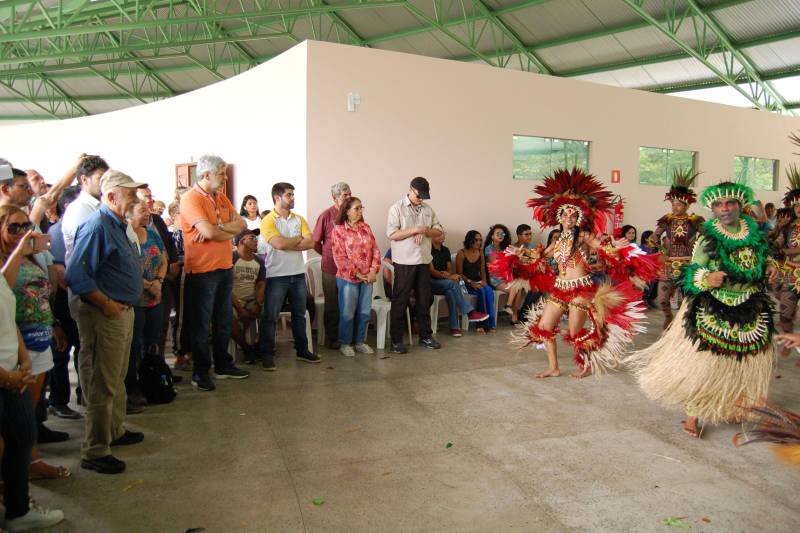 O Governo do Estado inaugurou nesta quarta-feira (19) o Complexo de Visitação do Parque Estadual de Monte Alegre, na região Oeste do Pará. O complexo está localizado na Área de Proteção Ambiental Paytuna, entre as comunidades Ererê, Maxirá, Paytuna, Maxirazinho, Lajes e Santana. O espaço conta com pórtico de entrada, centro de visitação, circuito de malocas, trilha, estruturas para visitação dos dois principais sítios arqueológicos desta área - a Serra da Lua e a Pedra do Mirante - e servirá como um importante equipamento para preservação do patrimônio arquelógico, histórico, além de fomentar a educação ambiental e patrimonial entre os estudantes e a população em geral.

FOTO: MÁCIO FERREIRA / AG. PARÁ
DATA: 20.12.2018
MONTE ALEGRE - PARÁ <div class='credito_fotos'>Foto: MÁCIO FERREIRA/ AG. PARÁ   |   <a href='/midias/2018/originais/96e2463d-560b-4922-b991-a2ffe61d557d.jpg' download><i class='fa-solid fa-download'></i> Download</a></div>