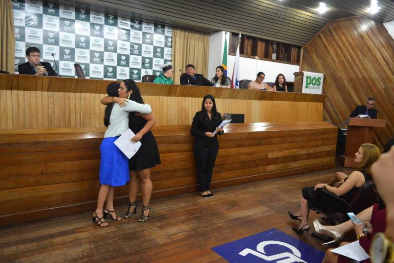 O Programa de Residência Multiprofissional e Uniprofissional em Saúde da Universidade do Estado do Pará (Uepa) celebrou a conclusão de curso de 70 profissionais. A solenidade ocorreu na quinta-feira, 15, no auditório Davi Mufarrej da Universidade da Amazônia, em Belém. O programa é conduzido com as seguintes entidades associadas: Fundação Hospital de Clínicas Gaspar Vianna; Hospital Metropolitano de Urgência e Emergência; Hospital Ophir Loyola; Fundação Santa Casa de Misericórdia do Pará e Fundação Centro de Hemoterapia e Hematologia do Pará.
FOTO: RAYANNE BULHÕES / ASCOM UNAMA
DATA: 15.03.2018
BELÉM - PARÁ <div class='credito_fotos'>Foto: RAYANNE BULHÕES / ASCOM UNAMA | <a href='/midias/2018/originais/96f8c529-03be-4694-a6e3-a4ed54505a19.jpg' download><i class='fa-solid fa-download'></i> Download</a></div>