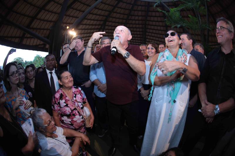 O Parque Estadual do Utinga (PEUt) o mais importante espaço de preservação e estudo da biodiversidade dentro da Região Metropolitana de Belém será reaberto à população a partir desta sexta,16, a partir das 16h30, com apresentações artísticas, com o Boi Veludinho, crianças do Pro Paz e a premiada Orquestra Sinfônica do Theatro da Paz. A apresentação será em um espaço ao ar livre e não será necessária a retirada de ingressos, por esse motivo, a recomendação é que o público chegue cedo, porque a entrada será fechada quando o espaço estiver lotado.
FOTO: MÁCIO FERREIRA / AG PARÁ
DATA: 16.03.2018
BELÉM - PARÁ <div class='credito_fotos'>Foto: MÁCIO FERREIRA/ AG. PARÁ | <a href='/midias/2018/originais/97032188-ad52-4e5d-acef-dbff32bb995c.jpg' download><i class='fa-solid fa-download'></i> Download</a></div>