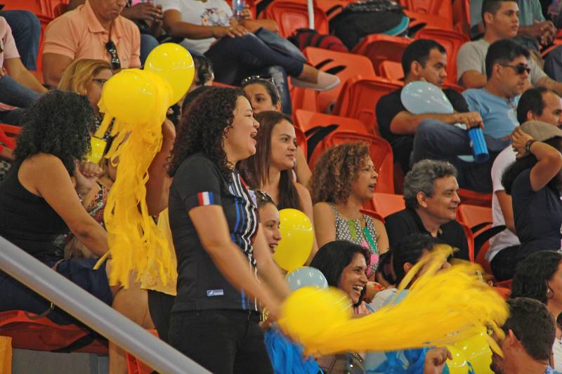 Mais de 60 adolescentes e jovens em cumprimento de medida socioeducativa no Pará conheceram as instalações da Arena Guilherme Paraense (o Mangueirinho), em Belém. O espaço recebeu os internos para o encerramento da II Olimpíada de Inverno da Socioeducação, evento criado com o objetivo de proporcionar atividades de esporte e cultura aos adolescentes em cumprimento de medida socioeducativa no Estado, além de promover o espírito esportivo e garantir maior integração entre os internos. A Arena sediou as finais do futsal feminino e masculino, além de apresentações culturais que marcaram o encerramento da atividade promovida pela Fundação de Atendimento Socioeducativo do Pará (Fasepa), por meio do Projeto Ressignificando Caminhos na Socioeducação.
FOTO: ALBERTO PASSOS / ASCOM FASEPA
DATA: 28.03.2018
BELÉM - PARÁ <div class='credito_fotos'>Foto: ALBERTO PASSOS/ ASCOM FASEPA | <a href='/midias/2018/originais/9743d7b8-5eab-4dcf-9513-a1b583159c4b.jpg' download><i class='fa-solid fa-download'></i> Download</a></div>