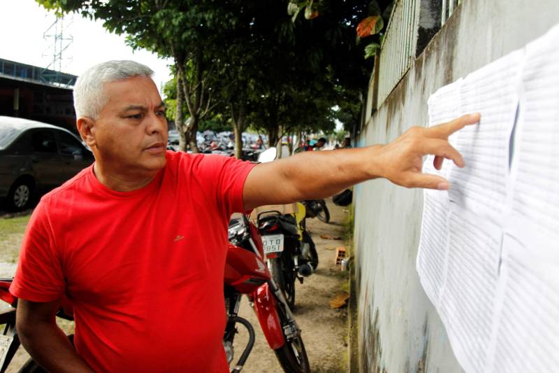 Um total de 9011 candidatos fizeram as provas para concorrer a 500 vagas para agente prisional da Superintendência do Sistema Penitenciário do Estado (Susipe), neste domingo, 18. No total, 11.835 candidatos estavam inscritos para o concurso, que é o primeiro da instituição para o cargo.
As provas foram realizadas em Belém, Altamira, Marabá, Castanhal (foto), Itaituba e Santarém.
FOTO: AKIRA ONUMA / ASCOM SUSIPE
DATA: 18.03.2018
CASTANHAL - PARÁ <div class='credito_fotos'>Foto: Akira Onuma / Ascom Susipe | <a href='/midias/2018/originais/979cfa0c-1b5b-45dd-b0ef-120578884f17.jpg' download><i class='fa-solid fa-download'></i> Download</a></div>