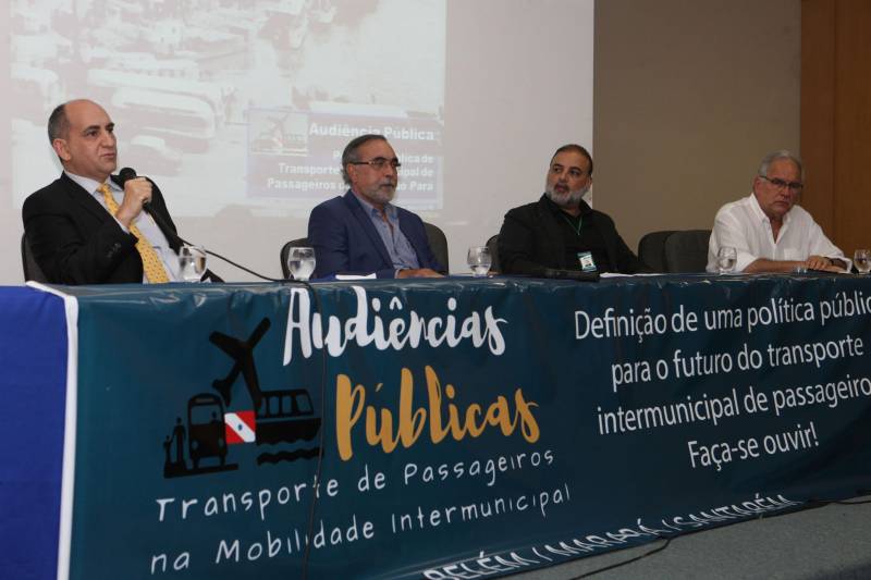 Um novo modelo de política pública para o transporte intermunicipal no Estado do Pará começou a ser discutido nesta quarta-feira (4), em Belém. A primeira audiência pública promovida pela Secretaria de Estado de Transportes (Setran) ocorreu na capital e outras duas estão programadas para o mês de julho, em Marabá, nesta quinta-feira, 5, e em Santarém, no dia 12. Na foto, o promotor de Justiça Marco Aurélio Nascimento (ao microfone).
FOTO: CARLOS SODRÉ / AG. PARÁ
DATA: 04.07.2018
BELÉM - PARÁ <div class='credito_fotos'>Foto: CARLOS SODRÉ / AG. PARÁ | <a href='/midias/2018/originais/97b2d22c-cd95-4454-bb6d-7715f13afb68.jpg' download><i class='fa-solid fa-download'></i> Download</a></div>