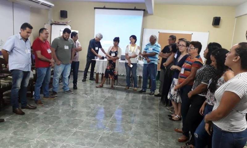 Representantes da Gerência da Região Administrativa de Belém (GRB) e da Diretoria de Gestão da Biodiversidade (DGBio), do Instituto de Desenvolvimento Florestal e da Biodiversidade (Ideflor-bio) participam, de terça a sexta-feira (3 a 06 de abril), do curso “Capacitação da Rede de Assistência Técnica e Extensão Rural (Ater) sobre a metodologia Ater Mais Gestão”. O curso busca desenvolver metodologias para o aprimoramento do trabalho das instituições que prestam assessoria a agricultores familiares na região amazônica.
FOTO: ASCOM / IDEFLOR
DATA: 03.04.2018
BELÉM - PARÁ <div class='credito_fotos'>Foto: Ascom Ideflor | <a href='/midias/2018/originais/97d2b889-d884-46fe-bbe1-23b0fba6149a.jpg' download><i class='fa-solid fa-download'></i> Download</a></div>