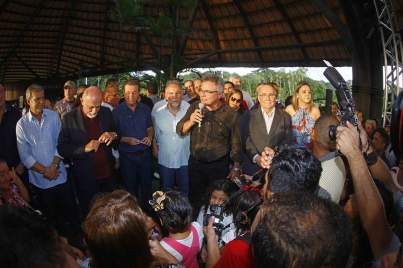 O Parque Estadual do Utinga (PEUt) o mais importante espaço de preservação e estudo da biodiversidade dentro da Região Metropolitana de Belém será reaberto à população a partir desta sexta,16, a partir das 16h30, com apresentações artísticas, com o Boi Veludinho, crianças do Pro Paz e a premiada Orquestra Sinfônica do Theatro da Paz. A apresentação será em um espaço ao ar livre e não será necessária a retirada de ingressos, por esse motivo, a recomendação é que o público chegue cedo, porque a entrada será fechada quando o espaço estiver lotado.
FOTO: THIAGO GOMES / AG PARÁ
DATA: 16.03.2018
BELÉM - PARÁ <div class='credito_fotos'>Foto: Thiago Gomes /Ag. Pará | <a href='/midias/2018/originais/97ed0f40-4d5c-4df9-a368-b118aa245d76.jpg' download><i class='fa-solid fa-download'></i> Download</a></div>