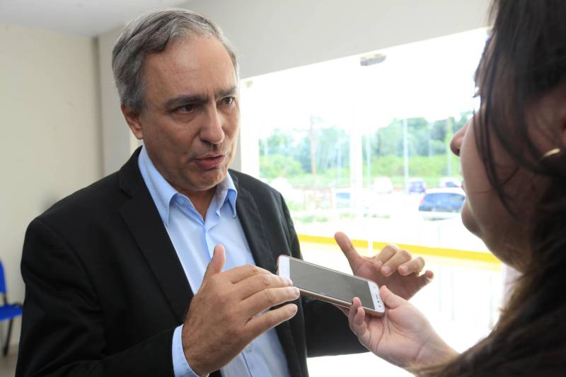 Renovar, reinventar, repensar e preservar a Amazônia e sua extensa biodiversidade serão as principais funções do Centro de Estudos Avançados da Biodiversidade (Ceabio), o primeiro da região Norte e um dos pioneiros do país. Inaugurado nesta quarta-feira (21), o laboratório faz parte do Parque de Ciência e Tecnologia Guamá (PCT Guamá), sediado em Belém. Na fdoto, Alex Fiúza de Melo, secretário de Estado de Ciência, Tecnologia e Educação Profissional e Tecnológica (Sectet).
FOTO: MÁCIO FERREIRA / AG. PARÁ
DATA: 21.02.2018
BELÉM - PARÁ <div class='credito_fotos'>Foto: MÁCIO FERREIRA/ AG. PARÁ | <a href='/midias/2018/originais/980f3e97-7489-4f07-bed1-3b8552ca215d.jpg' download><i class='fa-solid fa-download'></i> Download</a></div>