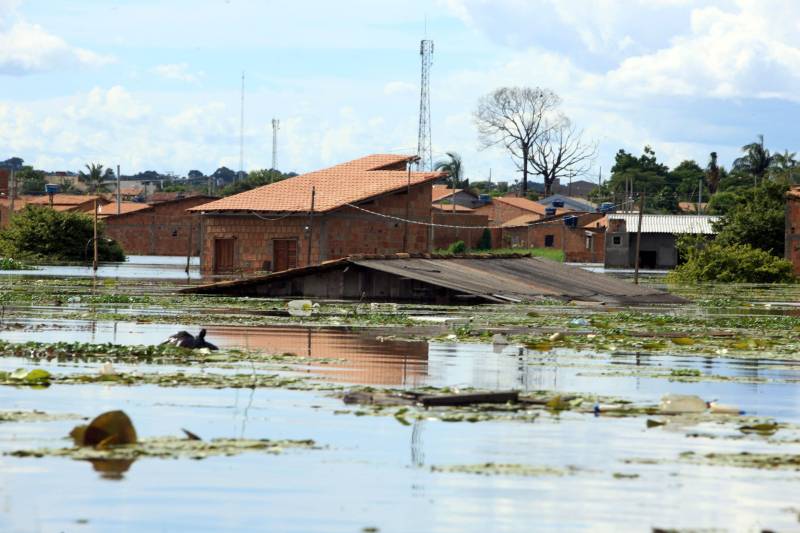 Em Marabá (foto) já são 198 famílias desabrigadas, 58 desalojadas e 194 afetadas. O município conta com cinco abrigos oficiais e dois não oficiais - estruturados pela própria comunidade. As famílias já começaram a receber o benefício eventual por meio das Secretarias Estadual e Municipal de Assistência Social.
FOTO: MÁCIO FERREIRA / AG. PARÁ
DATA: 16.02.2018
MARABÁ - PARÁ <div class='credito_fotos'>Foto: MÁCIO FERREIRA/ AG. PARÁ | <a href='/midias/2018/originais/981fcea0-81ac-44bb-bb2e-eb14c943d576.jpg' download><i class='fa-solid fa-download'></i> Download</a></div>