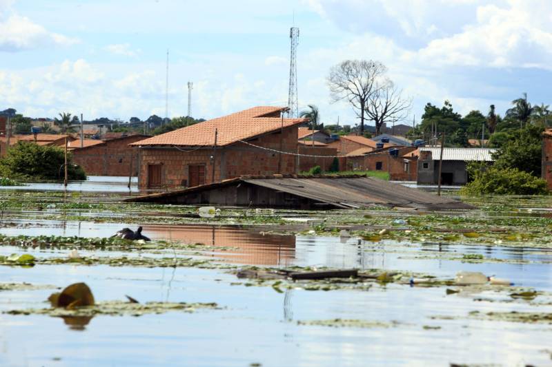 Em Marabá (foto) já são 198 famílias desabrigadas, 58 desalojadas e 194 afetadas. O município conta com cinco abrigos oficiais e dois não oficiais - estruturados pela própria comunidade. As famílias já começaram a receber o benefício eventual por meio das Secretarias Estadual e Municipal de Assistência Social.

FOTO: MÁCIO FERREIRA / AG. PARÁ
DATA: 16.02.2018
MARABÁ - PARÁ <div class='credito_fotos'>Foto: MÁCIO FERREIRA/ AG. PARÁ   |   <a href='/midias/2018/originais/981fcea0-81ac-44bb-bb2e-eb14c943d576.jpg' download><i class='fa-solid fa-download'></i> Download</a></div>