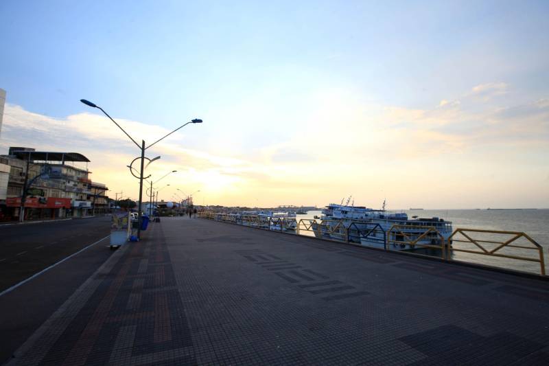 A cidade de Santarém, região do Baixo Amazonas, estará em festa nesta sexta (22), quando completará 357 anos de existência. Às vésperas do aniversário, nesta quinta-feira (21), a população ganha uma maratona de shows culturais promovidos na Praça de Eventos da cidade, com início a partir das 18h.
FOTO: MÁCIO FERREIRA / ARQUIVO AG. PARÁ
DATA: 21.06.2018
SANTARÉM - PARÁ <div class='credito_fotos'>Foto: MÁCIO FERREIRA/ AG. PARÁ | <a href='/midias/2018/originais/986c1a02-2f8e-445e-b222-de1dcad6ef61.jpg' download><i class='fa-solid fa-download'></i> Download</a></div>