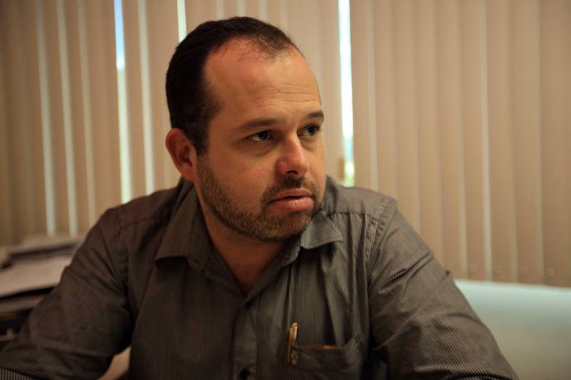 Os Encontros Estaduais de Educação Profissional e Tecnológica serão iniciados na terça-feira (24) na região Lago de Tucuruí, no sudeste paraense. Promovidos pela Secretaria de Estado de Ciência, Tecnologia e Educação Profissional e Tecnológica (Sectet), os eventos serão realizados nas 12 regiões de Integração do Pará. O objetivo é promover, de forma conjunta e articulada, uma discussão sobre a execução do Programa Pará Profissional, como exercício e experiência de política pública de educação profissional e tecnológica para o desenvolvimento inter-regional, inclusão produtiva e oportunidades para o mundo do trabalho. Na foto, Luís Blasques, diretor de Educação Profissional e Tecnológica da Sectet.
FOTO: CARLOS SODRÉ / AG. PARÁ
DATA: 02.03.2018
BELÉM - PARÁ <div class='credito_fotos'>Foto: CARLOS SODRÉ / AG. PARÁ | <a href='/midias/2018/originais/98700e86-b71f-4377-b136-58ac403506ce.jpg' download><i class='fa-solid fa-download'></i> Download</a></div>