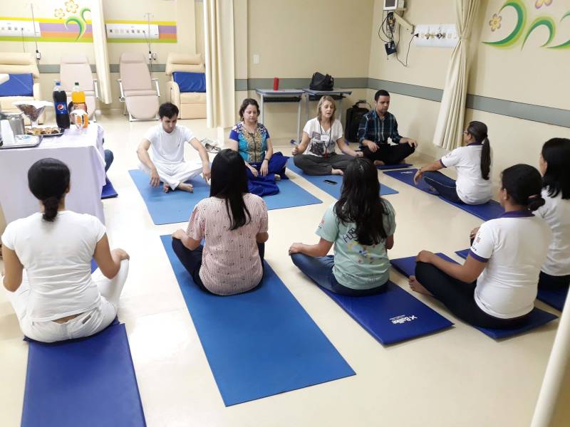 Com o tema central ?Mãos que Cuidam??, o Hospital Geral de Tailândia (HGT), na mesorregião do nordeste paraense, promoveu Semana de Enfermagem, de 14 a 18, com a finalidade de intensificar a interação entre o corpo de enfermagem e usuários dos serviços que são oferecidos para uma população estimada em 300 mil habitantes e que realiza uma média de 120 partos por mês, já que é referência em obstetrícia na região.

FOTO: ASCOM / HGT TAILÂNDIA
DATA: 20.05.2018
TAILÂNDIA - PARÁ <div class='credito_fotos'>Foto: ASCOM HGT TAILÂNDIA   |   <a href='/midias/2018/originais/98aa917e-6e93-47d2-a48a-25a1756cab28.jpg' download><i class='fa-solid fa-download'></i> Download</a></div>