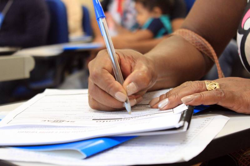 Investir no trabalho e na geração de emprego e renda para egressos do sistema penitenciário é possível, graças à parceria entre a Superintendência do Sistema Penitenciário do Estado (Susipe) e o CredCidadão, programa de financiamento de microcrédito do Governo do Pará voltado para pequenos empreendedores. Na última quarta-feira (21), o programa beneficiou mais 15 egressos, entregando o cheque que simboliza a liberação das cartas de crédito, que totalizam R$ 38.400,00, em solenidade realizada na Escola de Administração Penitenciária (EAP), da Susipe, em Belém.

FOTO: ASCOM SUSIPE
DATA: 22.11.2018
BELÉM-PARÁ <div class='credito_fotos'>Foto: ASCOM SUSIPE   |   <a href='/midias/2018/originais/98aac928-ab88-46d7-a9fe-81fe13e2ec06.jpg' download><i class='fa-solid fa-download'></i> Download</a></div>