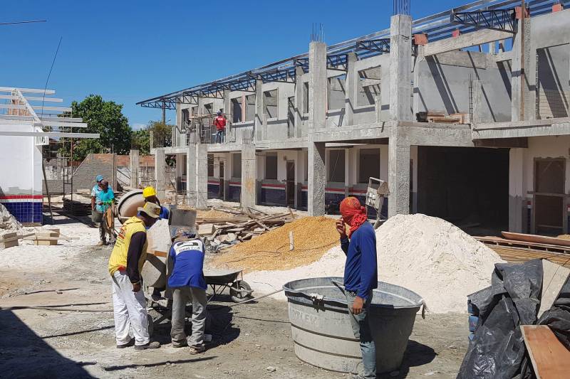 Para avaliar o andamento da obra da Escola Estadual de Ensino Fundamental e Médio Deocleciano Alves Moreira, em Conceição do Araguaia, alunos montaram uma comissão de fiscalização. Mensalmente eles visitam as novas instalações da escola, como explica Diego Rian Morais.
FOTO: ASCOM CRGSP
DATA: 15.06.2018
CONCEIÇÃO DO ARAGUAIA - PARÁ <div class='credito_fotos'>Foto: ASCOM CRGSP | <a href='/midias/2018/originais/98fe2b72-61f8-4bb0-b3e8-c2dec84f3cff.jpg' download><i class='fa-solid fa-download'></i> Download</a></div>