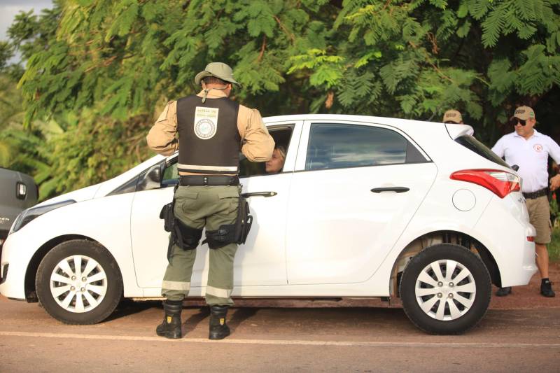 Atuação dos agentes de segurança durante a Operação Verão 2018 no segundo final de semana de férias.
FOTO: MÁCIO FERREIRA / AG. PARÁ
DATA: 07.07.2018
SALINÓPOLIS - PARÁ <div class='credito_fotos'>Foto: MÁCIO FERREIRA/ AG. PARÁ | <a href='/midias/2018/originais/990f6f4a-62c9-4a9f-9958-9da0dad74e68.jpg' download><i class='fa-solid fa-download'></i> Download</a></div>