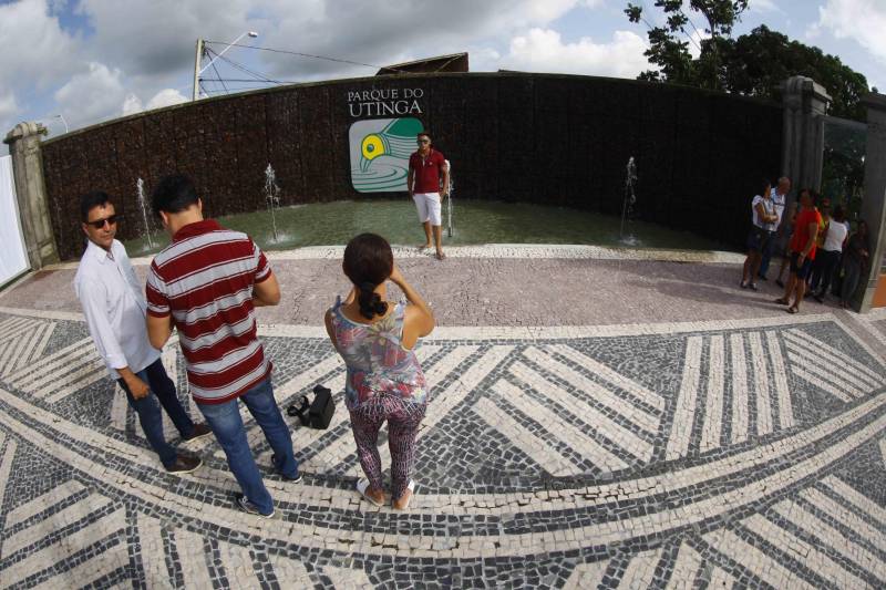 O Parque Estadual do Utinga (PEUt) o mais importante espaço de preservação e estudo da biodiversidade dentro da Região Metropolitana de Belém será reaberto à população a partir desta sexta,16, a partir das 16h30, com apresentações artísticas, com o Boi Veludinho, crianças do Pro Paz e a premiada Orquestra Sinfônica do Theatro da Paz. A apresentação será em um espaço ao ar livre e não será necessária a retirada de ingressos, por esse motivo, a recomendação é que o público chegue cedo, porque a entrada será fechada quando o espaço estiver lotado.
FOTO: THIAGO GOMES / AG PARÁ
DATA: 16.03.2018
BELÉM - PARÁ <div class='credito_fotos'>Foto: Thiago Gomes /Ag. Pará | <a href='/midias/2018/originais/9928abff-5fd2-4803-b034-48b141eddcab.jpg' download><i class='fa-solid fa-download'></i> Download</a></div>