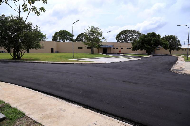 O novo Hospital Santa Rosa, no município de Abaetetuba, no nordeste do Pará, está pronto e será entregue pelo governo do Estado à Prefeitura, na primeira quinzena do mês de dezembro.

FOTO: MÁCIO FERREIRA / AG. PARÁ
DATA: 29.11.2018
ABAETETUBA - PARÁ <div class='credito_fotos'>Foto: MÁCIO FERREIRA/ AG. PARÁ   |   <a href='/midias/2018/originais/9946b4f8-8d39-4eb5-9cdb-1aacfb1878e3.jpg' download><i class='fa-solid fa-download'></i> Download</a></div>