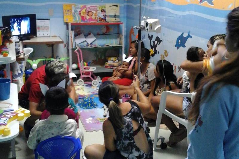 No hospital de Breves, a animação tomou conta do local. A celebração envolveu os colaboradores, que se reuniram para comemorar a data e a integração entre os colegas de trabalho, promovido pelo setor de Recursos Humanos da unidade.
FOTO: ASCOM HRPM
DATA: 01.04.2018
BREVES - PARÁ <div class='credito_fotos'>Foto: ASCOM HGT TAILÂNDIA | <a href='/midias/2018/originais/994ec4d4-0f08-409a-9d66-0ceba627ce78.jpg' download><i class='fa-solid fa-download'></i> Download</a></div>