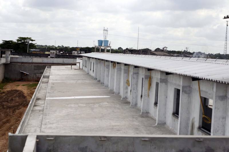 As obras de ampliação de dois novos pavilhões no Centro de Recuperação Penitenciário do Pará I (CRPP I), localizado no Complexo Penitenciário de Santa Izabel, já estão com mais de 70% do cronograma concluído. A obra é de responsabilidade da Secretaria de Estado de Desenvolvimento e Obras Públicas (Sedop) e executada pela M.D.S Construtora e Incorporadora, empresa contratada. Com a ampliação do CRPP I serão abertas 342 novas vagas para a custódia dos internos da Superintendência do Sistema Penitenciário do Estado (Susipe).

FOTO: AKIRA ONUMA/ASCOM SUSIPE
DATA: 28.11.2018
SANTA IZABEL- PARÁ <div class='credito_fotos'>Foto: Akira Onuma / Ascom Susipe   |   <a href='/midias/2018/originais/996a22f5-a00a-4478-912c-3f1ea716f395.jpg' download><i class='fa-solid fa-download'></i> Download</a></div>