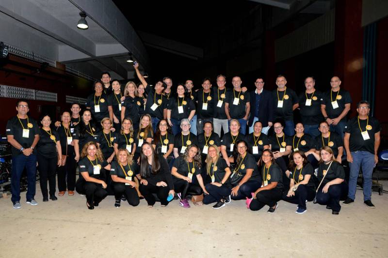 A abertura da Etapa Estadual dos Jogos Estudantis Paraenses (Jeps) 2018 teve um sabor especial para os 883 atletas, técnicos e dirigentes do esporte escolar que participaram da cerimônia na noite desta terça-feira, 19, no Estádio Jornalista Edgar Proença, o Mangueirão.
FOTO: FERNANDO NOBRE / ASCOM SEDUC
DATA: 19.06.2018
BELÉM - PARÁ <div class='credito_fotos'>Foto: FERNANDO NOBRE/ASCOM SEDUC | <a href='/midias/2018/originais/996e3551-c11e-4256-8242-8f0441b1679c.jpg' download><i class='fa-solid fa-download'></i> Download</a></div>
