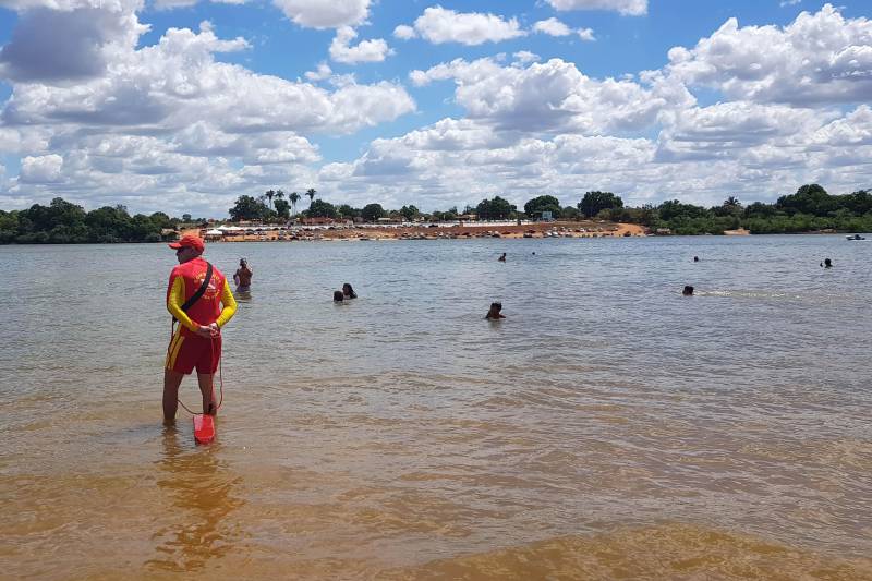 A 100 quilômetros de Marabá, a cidade de Palestina do Pará se torna um recanto para os veranistas que procuram nas águas do Araguaia descanso, contemplação da natureza e diversão.
FOTO: ASCOM CRGSP
DATA: 08.07.2018
PALESTINA DO PARÁ - PARÁ <div class='credito_fotos'>Foto: ASCOM CRGSP | <a href='/midias/2018/originais/9992527c-1c93-40cd-a1b2-7b4c1eb5fa26.jpg' download><i class='fa-solid fa-download'></i> Download</a></div>