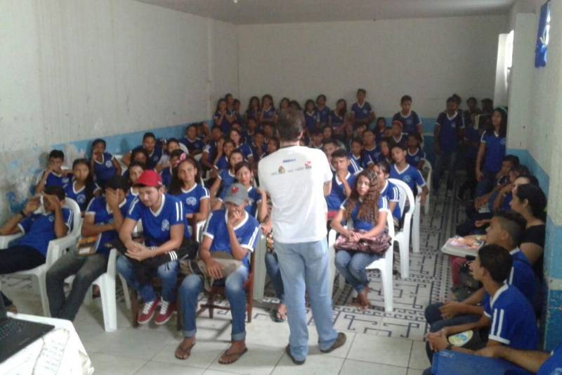 Mais de 40 municípios, em todo o Pará, irão receber ações educativas para o trânsito, promovidas pelo Departamento de Trânsito do Estado (Detran), ao longo do mês de maio. As atividades fazem parte da Operação Maio Amarelo, em apoio ao movimento nacional, instituído pela Organização das Nações Unidas (ONU), que visa colocar em pauta o tema segurança viária e mobilizar a sociedade como um todo para o combate aos altos índices de acidentes no trânsito.
FOTO: ASCOM DETRAN
DATA: 02.05.2018 <div class='credito_fotos'>Foto: ASCOM DETRAN | <a href='/midias/2018/originais/99a6d49b-6499-4f5f-8e38-c20113129d52.jpg' download><i class='fa-solid fa-download'></i> Download</a></div>