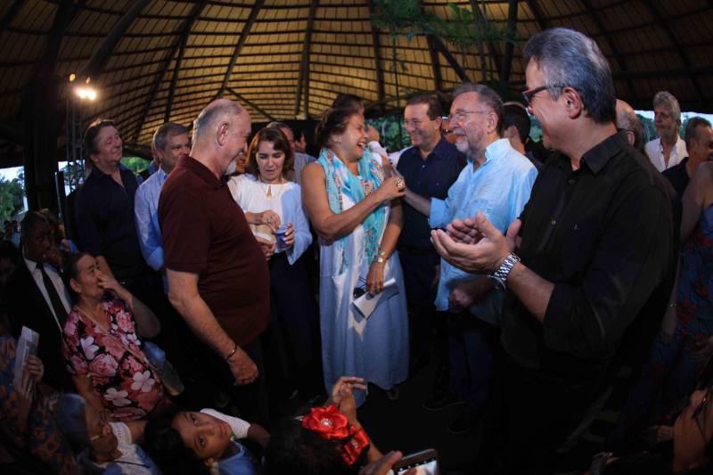 O Parque Estadual do Utinga (PEUt) o mais importante espaço de preservação e estudo da biodiversidade dentro da Região Metropolitana de Belém será reaberto à população a partir desta sexta,16, a partir das 16h30, com apresentações artísticas, com o Boi Veludinho, crianças do Pro Paz e a premiada Orquestra Sinfônica do Theatro da Paz. A apresentação será em um espaço ao ar livre e não será necessária a retirada de ingressos, por esse motivo, a recomendação é que o público chegue cedo, porque a entrada será fechada quando o espaço estiver lotado.
FOTO: MÁCIO FERREIRA / AG PARÁ
DATA: 16.03.2018
BELÉM - PARÁ <div class='credito_fotos'>Foto: MÁCIO FERREIRA/ AG. PARÁ | <a href='/midias/2018/originais/99df6059-9a15-4955-bec1-0e6bda09d59c.jpg' download><i class='fa-solid fa-download'></i> Download</a></div>