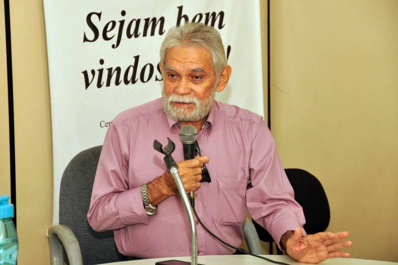 s secretarias municipais de Saúde devem permanecer vigilantes e informar imediatamente à Secretaria de Estado de Saúde Pública (Sespa) casos de epizootia (presença de macacos doentes ou mortos), para que a Secretaria estadual e a gestão municipal possam adotar as medidas preventivas contra a febre amarela na área suspeita, afirmou o diretor do Departamento de Controle de Endemias da Sespa, Bernardo Cardoso (foto), nesta sexta-feira (23), em reunião no Conselho Estadual de Saúde (CES). Quando ocorre epizootia os animais devem ser examinados no Instituto Evandro Chagas (IEC), onde é possível saber se morreram por causa do vírus da febre amarela. Bernardo Cardoso atendeu a uma solicitação do CES para que apresentasse aos conselheiros a situação da febre amarela no Pará.
FOTO: JOSÉ PANTOJA / ASCOM SESPA
DATA: 23.02.2018
BELÉM - PARÁ <div class='credito_fotos'>Foto: José Pantoja / Ascom Sespa | <a href='/midias/2018/originais/99ec9f83-cec0-4a66-8ec0-7208775d4fb0.jpg' download><i class='fa-solid fa-download'></i> Download</a></div>