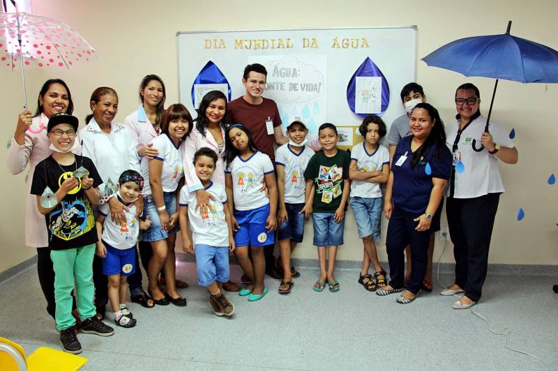 A necessidade do uso racional dos recursos hídricos também motivou programações em unidades de saúde pública, como os hospitais Oncológico Infantil, em Belém, e Regional da Transamazônica, em Altamira.
FOTO: ASCOM SESPA
DATA: 22.03.2018
BELÉM - PARÁ <div class='credito_fotos'>Foto: ASCOM SESPA | <a href='/midias/2018/originais/9ad5ec0f-c3a4-4aae-9e11-b89747a99460.jpg' download><i class='fa-solid fa-download'></i> Download</a></div>