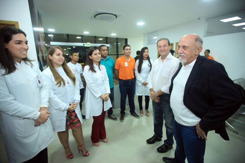Um espaço moderno, com atendimento de alta qualidade. Assim é o Centro Integrado de Inclusão e Reabilitação (CIIR), inaugurado pelo Governo do Estado na tarde desta quarta-feira (30). O centro integra vários serviços em um único local. Da assistência médica, odontológica, passando pela reabilitação, capacitação, oficinas para produção de próteses e serviço de apoio e diagnósticos em crianças, jovens e adultos com deficiência no Estado do Pará. Localizado na rodovia Arthur Bernardes, em Belém, às margens da Baía do Guajará, o Centro Integrado é o primeiro na região Norte e fica em uma área total de mais de 40 mil metros quadrados. A obra foi iniciada em março de 2014 e está orçada em mais de R$ 32 milhões, recursos do tesouro estadual. O CIIR faz parte das ações previstas pelo Governo do Estado ampliando os serviços já oferecidos pela Secretaria de Estado de Saúde Pública (Sespa).
FOTO: THIAGO GOMES / AG. PARÁ
DATA: 30.05.2018
BELÉM - PARÁ <div class='credito_fotos'>Foto: Thiago Gomes /Ag. Pará | <a href='/midias/2018/originais/9b340ddb-d041-4fae-b93a-da751af15165.jpg' download><i class='fa-solid fa-download'></i> Download</a></div>