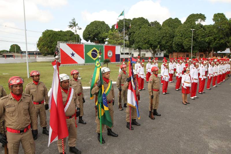 O Corpo de Bombeiros Militar do Pará completou nesta sexta-feira, 23, seu 136º aniversário. Uma solenidade no Quartel General da corporação, em Belém, marcou a data. A cerimônia contou com a presença do governador do Estado, Simão Jatene.

FOTO: CRISTINO MARTINS / AG. PARÁ
DATA: 23.11.2018
BELÉM - PARÁ <div class='credito_fotos'>Foto: Cristino Martins/Ag. Pará   |   <a href='/midias/2018/originais/9b3eb2c1-2a9a-4e20-8415-b8efb3030eb1.jpg' download><i class='fa-solid fa-download'></i> Download</a></div>