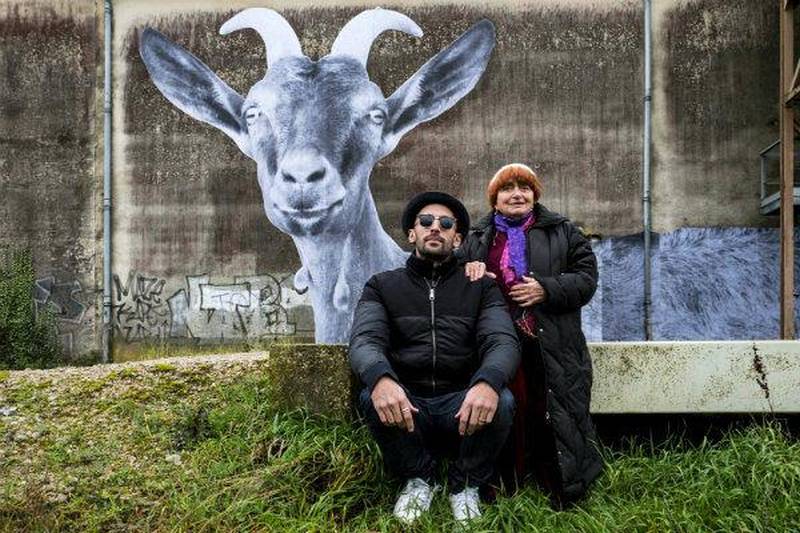 Nesta quinta (01), às 20 horas, o Cine Líbero Luxardo, da Fundação Cultural do Pará (FCP), fará a estreia do filme “Visages, Villages”, documentário feito por Agnès Varda e co-dirigido pelo fotógrafo JR. Indicado ao Oscar de Melhor Documentário, esse é o último trabalho para o cinema da diretora belga, de 94 anos.
FOTO: DIVULGAÇÃO
DATA: 28.02.208 <div class='credito_fotos'>Foto: Divulgação | <a href='/midias/2018/originais/9b473e00-c3ff-43bc-aebe-230791bd9c24.jpg' download><i class='fa-solid fa-download'></i> Download</a></div>