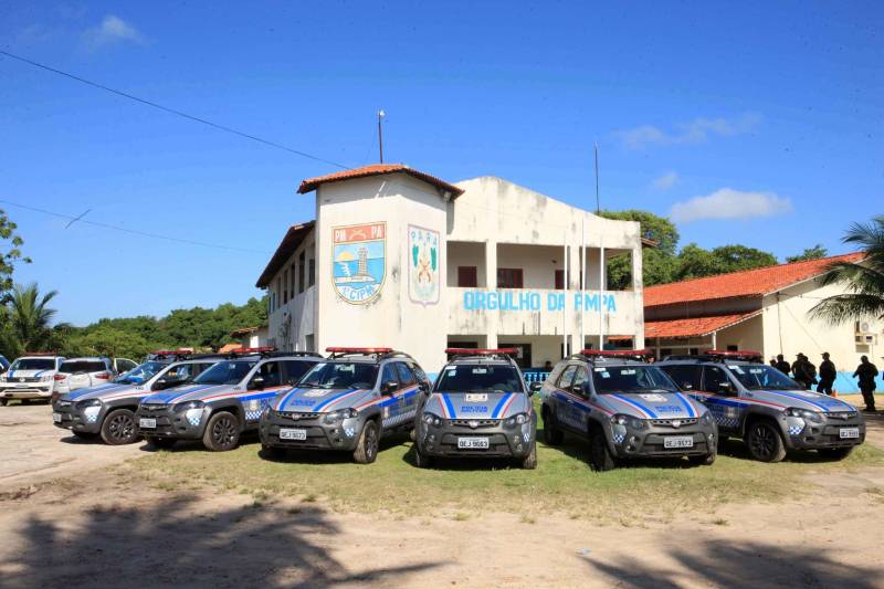 O município de Salinópolis, no nordeste do estado, recebeu nesta quinta-feira, 21, um reforço precioso para o período de férias que se aproxima. O governo do estado entregou 18 novos veículos para reforçar a segurança do município e cidades próximas.
FOTO: RODOLFO OLIVEIRA / AG. PARÁ
DATA: 21.06.2018
SALINÓPOLIS - PARÁ <div class='credito_fotos'>Foto: Rodolfo Oliveira/Ag. Pará | <a href='/midias/2018/originais/9bb2f4d7-b2d9-4142-89f2-c0a0afc9f8c6.jpg' download><i class='fa-solid fa-download'></i> Download</a></div>