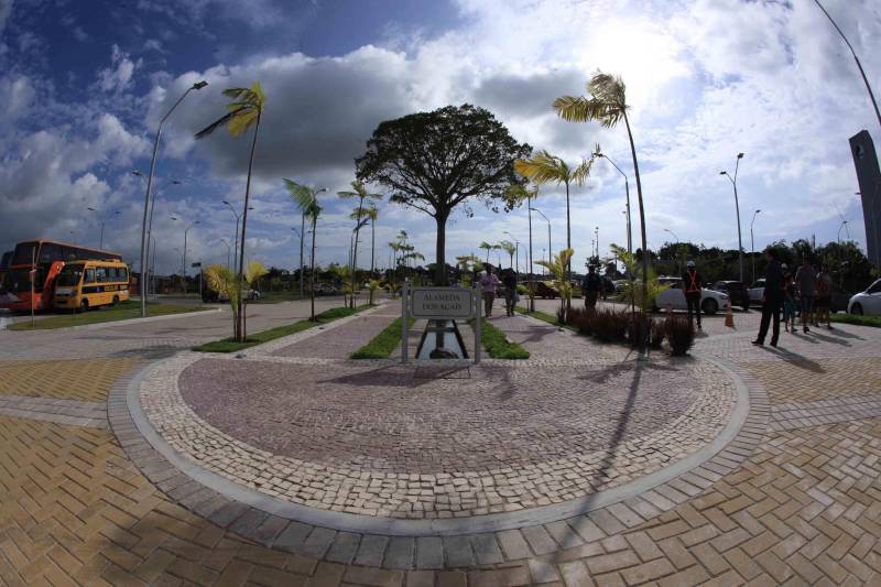 O Parque Estadual do Utinga (PEUt) o mais importante espaço de preservação e estudo da biodiversidade dentro da Região Metropolitana de Belém será reaberto à população a partir desta sexta,16, a partir das 16h30, com apresentações artísticas, com o Boi Veludinho, crianças do Pro Paz e a premiada Orquestra Sinfônica do Theatro da Paz. A apresentação será em um espaço ao ar livre e não será necessária a retirada de ingressos, por esse motivo, a recomendação é que o público chegue cedo, porque a entrada será fechada quando o espaço estiver lotado.
FOTO: MÁCIO FERREIRA / AG PARÁ
DATA: 16.03.2018
BELÉM - PARÁ <div class='credito_fotos'>Foto: MÁCIO FERREIRA/ AG. PARÁ | <a href='/midias/2018/originais/9bf9af95-54dc-4b07-8f73-bbf8d6306c1a.jpg' download><i class='fa-solid fa-download'></i> Download</a></div>