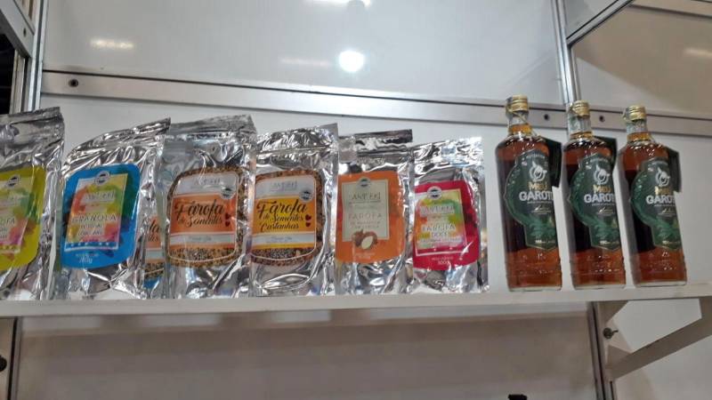 Empresários paraenses e representantes do governo do Estado participaram da 3ª edição do Salão Internacional de Restaurantes, Hotelaria e Alimentação (SIRHA), entre os dias 14 e 16 de março, realizado na São Paulo Expo, na capital paulista. A participação do Pará no evento foi uma iniciativa da Secretaria de Estado de Turismo (Setur), em parceria com a Secretaria de Estado de Desenvolvimento, Mineração e Energia (Sedeme), Centro de Empreendedorismo da Amazônia e Instituto Paulo Martins.
FOTO: ASCOM / SETUR
DATA: 19.03.2018
SÃO PAULO - SP
<div class='credito_fotos'>Foto: ASCOM SETUR | <a href='/midias/2018/originais/9c0d8dc9-e1a2-4b70-8c4c-865e31ab6abc.jpg' download><i class='fa-solid fa-download'></i> Download</a></div>