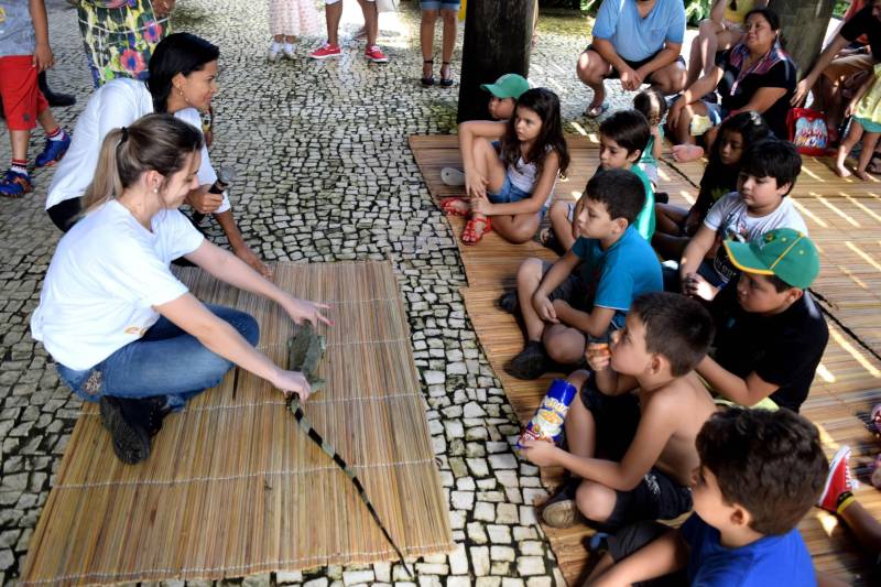 O “momento ecozoo” apresentará curiosidades sobre a iguana.
FOTO: GERALDO RAMOS / OS PARÁ 2000
DATA: 30.03.2018
BELÉM - PARÁ <div class='credito_fotos'>Foto: Geraldo Ramos/ OS Pará 2000 | <a href='/midias/2018/originais/9c27366c-89ad-4ee6-8d51-8f3660dbfb2d.jpg' download><i class='fa-solid fa-download'></i> Download</a></div>