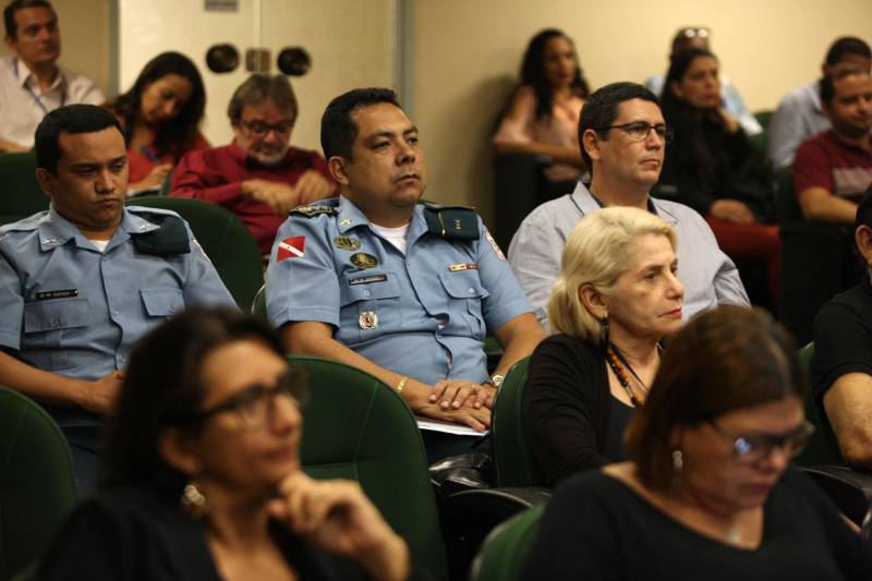 O contexto nacional, no que tange à segurança pública, é problemático, segundo José Alberto Colares, titular da pasta de planejamento estadual, na abertura do Café com Planejamento, programa mensal de formação continuada da Secretaria de Estado de Planejamento (Seplan), que vem se constituindo como referência em relação à discussão e reflexão de políticas públicas e que teve como tema de sua 50ª edição “Avaliação do impacto dos indicadores sociais nos índices de homicídios no Estado do Pará”.
FOTO: SIDNEY OLIVEIRA / AG. PARÁ
DATA: 04.04.2018
BELÉM - PARÁ <div class='credito_fotos'>Foto: Sidney Oliveira/Ag. Pará | <a href='/midias/2018/originais/9c2aaa30-521e-4828-add2-cee8f9b23e21.jpg' download><i class='fa-solid fa-download'></i> Download</a></div>