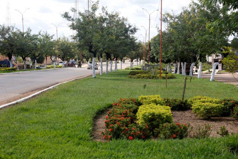 Nesta sexta-feira (6), o governador Simão Jatene visitará o sudeste paraense, em Rio Maria, além de assinar convênios e realizar inaugurações, ele atenderá demandas de nove cidades atingidas pelas enchentes.
FOTO: RODOLFO OLIVEIRA / ARQUIVO AG. PARÁ
DATA: 05.04.2018
RIO MARIA - PARÁ <div class='credito_fotos'>Foto: Rodolfo Oliveira/Ag. Pará | <a href='/midias/2018/originais/9c2b25f6-85b8-4751-a649-f457f9c3a18d.jpg' download><i class='fa-solid fa-download'></i> Download</a></div>