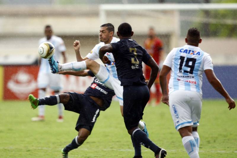 O Clube do Remo venceu o Paysandu por 2 a 1 na tarde deste domingo, partida realizada no Estádio Mangueirão, e largou na frente pelo título do Campeonato Paraense de 2018.
FOTO: THIAGO GOMES / AG. PARÁ
DATA: 01.04.2018
BELÉM - PARÁ <div class='credito_fotos'>Foto: Thiago Gomes /Ag. Pará | <a href='/midias/2018/originais/9c7ea9bc-3a8b-44b6-acb1-131bd8a00af1.jpg' download><i class='fa-solid fa-download'></i> Download</a></div>
