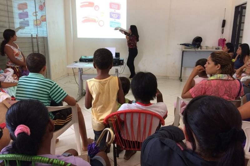 O Hospital Regional do Sudeste do Pará - Dr. Geraldo Veloso (HRSP), em Marabá, está arrecadando roupas, brinquedos, calçados, roupas de cama, alimentos não perecíveis e material de higiene para ajudar as famílias atendidas pela organização não-governamental Semear, que funciona no bairro Vale do Itacaiúnas, no núcleo Cidade Nova.

FOTO: ASCOM HRSP
DATA: 12.06.2018
MARABÁ - PARÁ <div class='credito_fotos'>Foto: ASCOM HRSP   |   <a href='/midias/2018/originais/9cb8dc80-a858-4060-a3e3-c15e8a723cfa.jpg' download><i class='fa-solid fa-download'></i> Download</a></div>