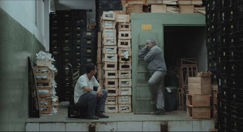 Na quinta-feira (21), às 20 h, o filme “Arábia” (foto), dirigido por Affonso Uchoa e João Dumans, terá sua estreia no Cine Líbero Luxardo, da Fundação Cultural do Pará (FCP), em Belém. A produção de 2017 integra as sessões regulares do cinema, apresentando a vida do operário brasileiro por meio da trajetória do personagem Cristiano. Em Ouro Preto (Minas Gerais), um jovem - interpretado por Murilo Caliari - encontra por acaso o diário de um metalúrgico, Cristiano (interpretado por Aristides de Sousa), que sofreu um acidente. As memórias do operário levam o jovem a uma jornada pelas condições de vida de trabalhadores marginalizados.
FOTO: DIVULGAÇÃO
DATA: 20.06.2018
BELÉM - PARÁ <div class='credito_fotos'>Foto: Divulgação | <a href='/midias/2018/originais/9cf36de7-f47f-44f0-a963-8ee4bb8ba5e9.jpg' download><i class='fa-solid fa-download'></i> Download</a></div>