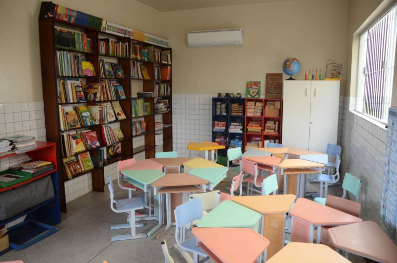 A Secretaria de Estado de Educação (Seduc) inaugura nesta terça-feira, 22, a obra de reforma e ampliação da Escola de Ensino Fundamental Mário Carneiro de Miranda, localizada à Avenida Senador Lemos, 3601, em Belém. 

FOTO: FERNANDO NOBRE / ASCOM SEDUC
DATA: 21.05.2018
BELÉM - PARÁ <div class='credito_fotos'>Foto: FERNANDO NOBRE/ASCOM SEDUC   |   <a href='/midias/2018/originais/9d2471db-04b1-4dfb-8f5d-cb49a86e446b.jpg' download><i class='fa-solid fa-download'></i> Download</a></div>