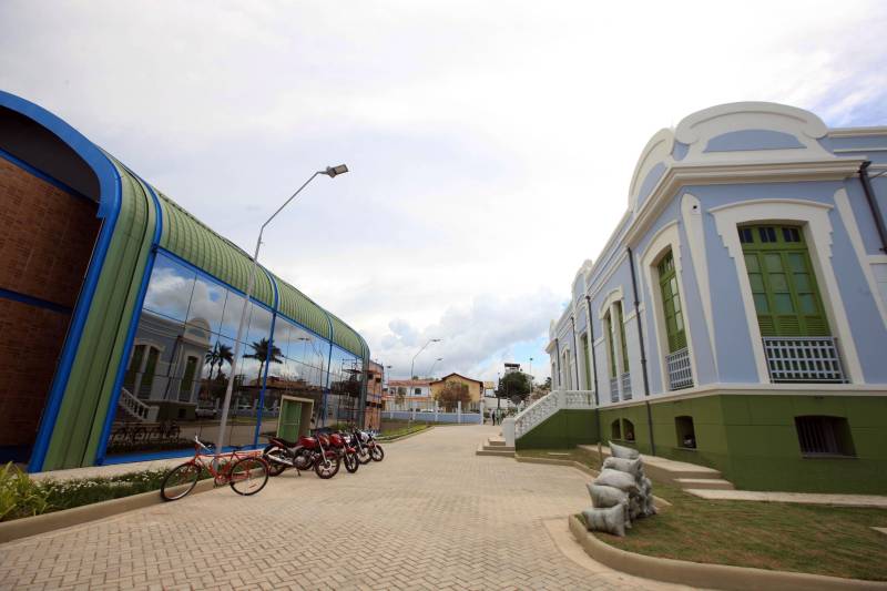 A inauguração do Liceu de Música de Bragança, neste dia 15, pode ser entendida como acontecimento de rotina de governo, mas a entrega das instalações, que ocupam um prédio da primeira metade do século passado, e um teatro contemporâneo, tem um significado para além dos acontecimentos de agenda da administração pública.

FOTO: MÁCIO FERREIRA / AG. PARÁ
DATA: 14.12.2018
BRAGANÇA - PARÁ <div class='credito_fotos'>Foto: MÁCIO FERREIRA/ AG. PARÁ   |   <a href='/midias/2018/originais/9d5a5007-0a4a-4c92-b445-9292adea4019.jpg' download><i class='fa-solid fa-download'></i> Download</a></div>