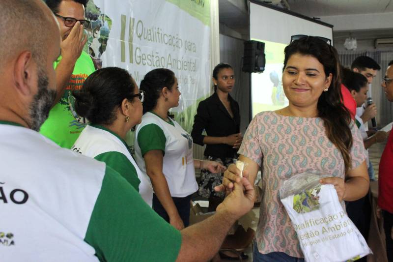 A primeira etapa da II Qualificação para Gestão Ambiental dos municípios paraenses, promovida pela Secretaria de Estado de Meio Ambiente e Sustentabilidade (Semas) e pelo Programa Municípios Verdes (PMV), foi concluída na sexta-feira (11), com a participação de 80 pessoas.
FOTO: ASCOM SEMAS
DATA: 11.05.2018
BELÉM - PARÁ <div class='credito_fotos'>Foto: ASCOM SEMAS | <a href='/midias/2018/originais/9dac7a17-dd9a-4e53-90f9-08ee56a3842d.jpg' download><i class='fa-solid fa-download'></i> Download</a></div>