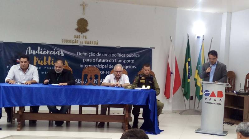 A participação de moradores de Marabá e outros municípios do entorno, no sudeste do Pará, foi expressiva na audiência pública (foto) sobre transporte de passageiros na mobilidade intermunicipal, a segunda promovida em julho pela Secretaria de Estado de Transportes (Setran). O encontro ocorreu na sede da Ordem dos Advogados do Brasil, Subseção Marabá, na noite de quinta-feira (5). O objetivo da reunião, coordenada pelo engenheiro Rodrigo Nassar, diretor de Planejamento da Setran, foi ouvir a população sobre o estabelecimento de um novo modelo de política pública para o transporte intermunicipal no Pará, além de fomentar discussões sobre o assunto entre a sociedade local, a fim de demarcar os processos de outorga de serviços de transporte rodoviário e hidroviário de passageiros.
FOTO: ASCOM / SETRAN
DATA: 06.07.2018
MARABÁ - PARÁ <div class='credito_fotos'>Foto: ASCOM SETRAN | <a href='/midias/2018/originais/9db94e94-d345-4f78-868a-3eb5d1c2dc91.jpg' download><i class='fa-solid fa-download'></i> Download</a></div>