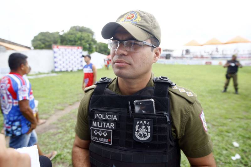 O Bragantino conquistou o terceiro lugar do Campeonato Paraense 2018 na tarde este sábado, 7. O Tubarão do Caeté recebeu o São Raimundo no Estádio Diogão e levou pelo placar de 1 x 0. Na foto, o capitão PM, Wanderson Antunes.
FOTO: THIAGO GOMES / AG. PARÁ
DATA: 07.04.2018
BRAGANÇA - PARÁ <div class='credito_fotos'>Foto: Thiago Gomes /Ag. Pará | <a href='/midias/2018/originais/9de23623-0cd9-49f3-9fdd-3f51f7d79316.jpg' download><i class='fa-solid fa-download'></i> Download</a></div>