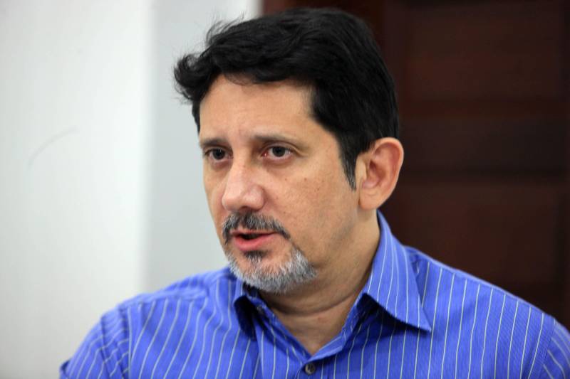 Segundo o diretor Científico da Fapespa, Helder de Paula Mello (foto), o objetivo dos investimentos é contribuir para que o município passe por transformações positivas nos próximos anos, já que em pouco tempo a economia de toda a região sentirá os reflexos da exploração de petróleo.
FOTO: RODOLFO OLIVEIRA / AG. PARÁ
DATA: 24.04.2018
SALINÓPOLIS - PARÁ <div class='credito_fotos'>Foto: Rodolfo Oliveira/Ag. Pará | <a href='/midias/2018/originais/9df2ceb4-381e-4198-a52a-c2a49caa908b.jpg' download><i class='fa-solid fa-download'></i> Download</a></div>