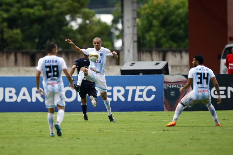 O Clube do Remo venceu o Paysandu por 2 a 1 na tarde deste domingo, partida realizada no Estádio Mangueirão, e largou na frente pelo título do Campeonato Paraense de 2018.
FOTO: THIAGO GOMES / AG. PARÁ
DATA: 01.04.2018
BELÉM - PARÁ <div class='credito_fotos'>Foto: Thiago Gomes /Ag. Pará | <a href='/midias/2018/originais/9e3f520b-718a-4b26-8bdf-f81c51879202.jpg' download><i class='fa-solid fa-download'></i> Download</a></div>