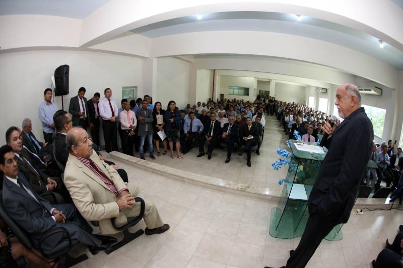 O governador Simão Jatene (foto) participou da reunião de lideranças da Assembleia de Deus, no Pará. A presença dele atendeu a um convite feito pela Convenção Interestadual de Ministros e Igrejas Evangélicas Assembleias de Deus no Estado do Pará (Comieadepa). Acompanhado do presidente da Assembleia Legislativa do Estado do Pará (Alepa), Márcio Miranda e do deputado estadual, Olival Marques.
FOTO: ANTONIO SILVA / AG. PARÁ
DATA: 28.03.2018
BELÉM - PARÁ <div class='credito_fotos'>Foto: Antônio Silva/Ag. Pará | <a href='/midias/2018/originais/9e9e9bbc-f8c4-4e52-b731-7606a85383d6.jpg' download><i class='fa-solid fa-download'></i> Download</a></div>